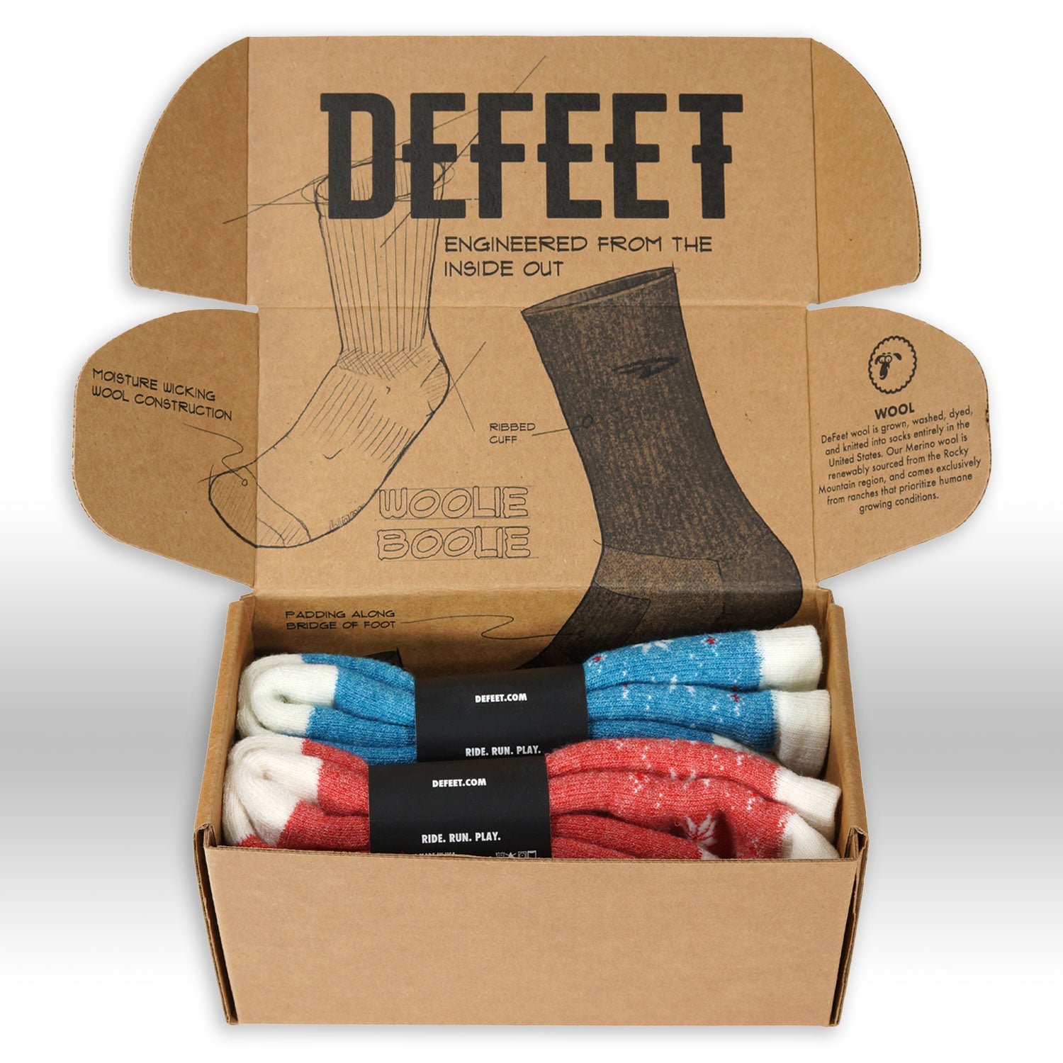 Holiday gift box including 2 pairs of thick wool holiday socks