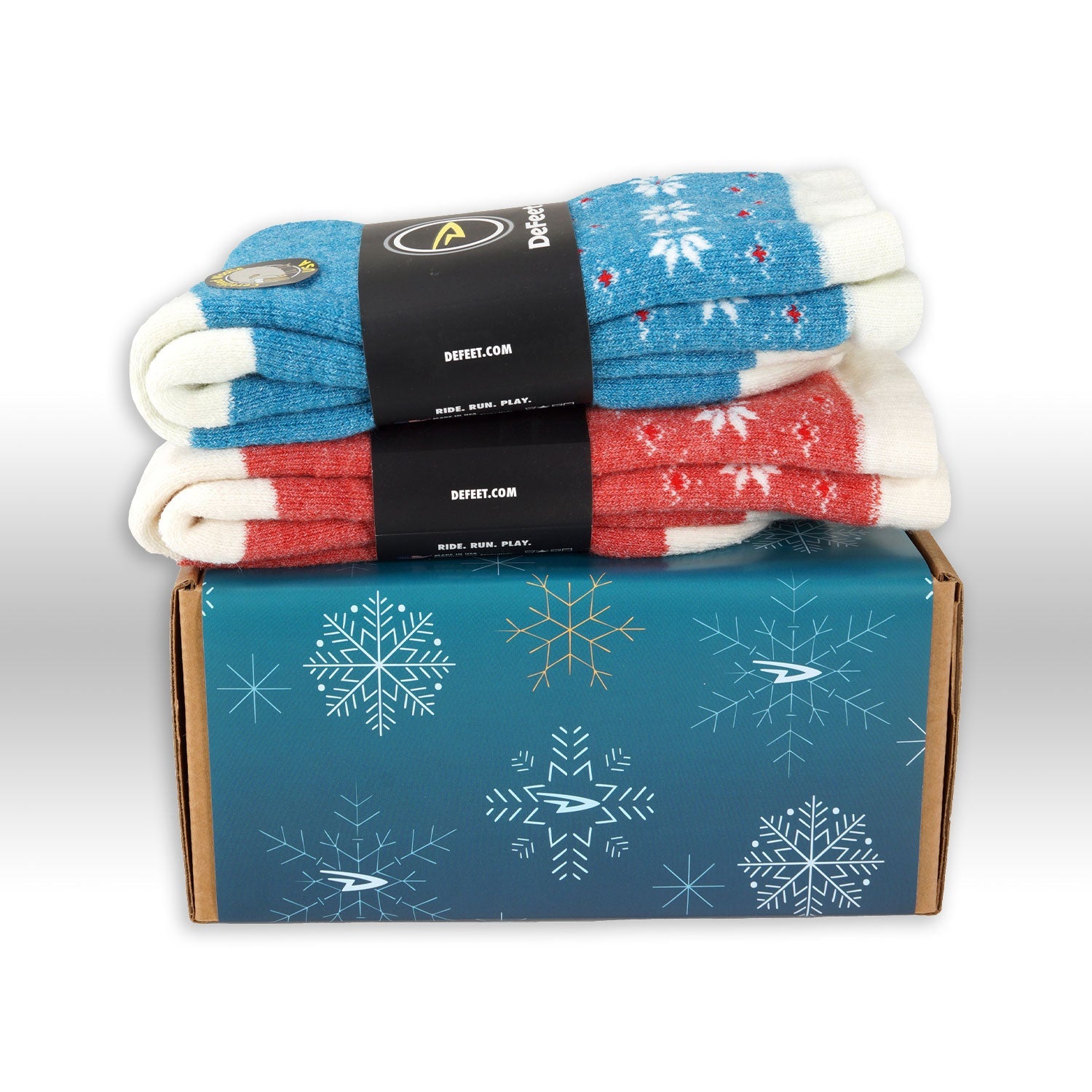 Holiday gift box including 2 pairs of thick wool holiday socks